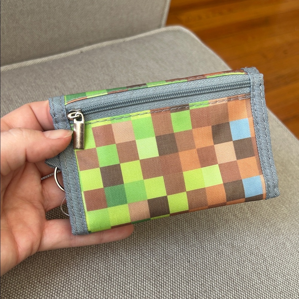 Pixel Pattern Keychain Wallet - Picture 3 of 8